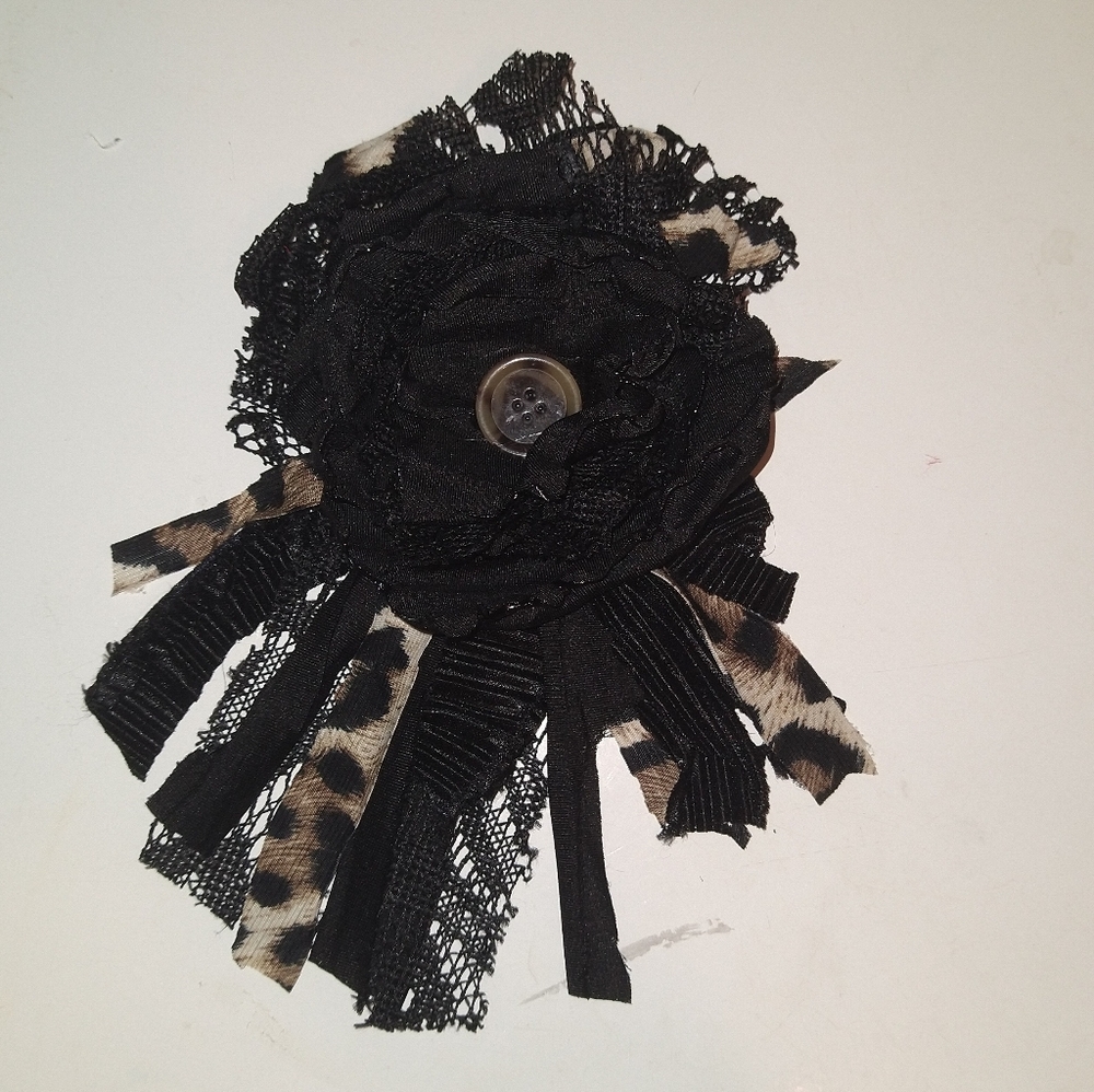 ❤️On hold ❤️Girls flower pin
